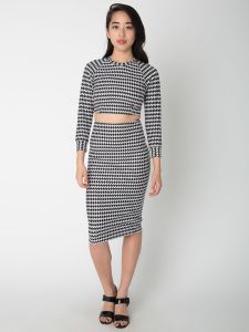 Houndstooth long sleeve raglan sweater and mid-lenght pencil skirt